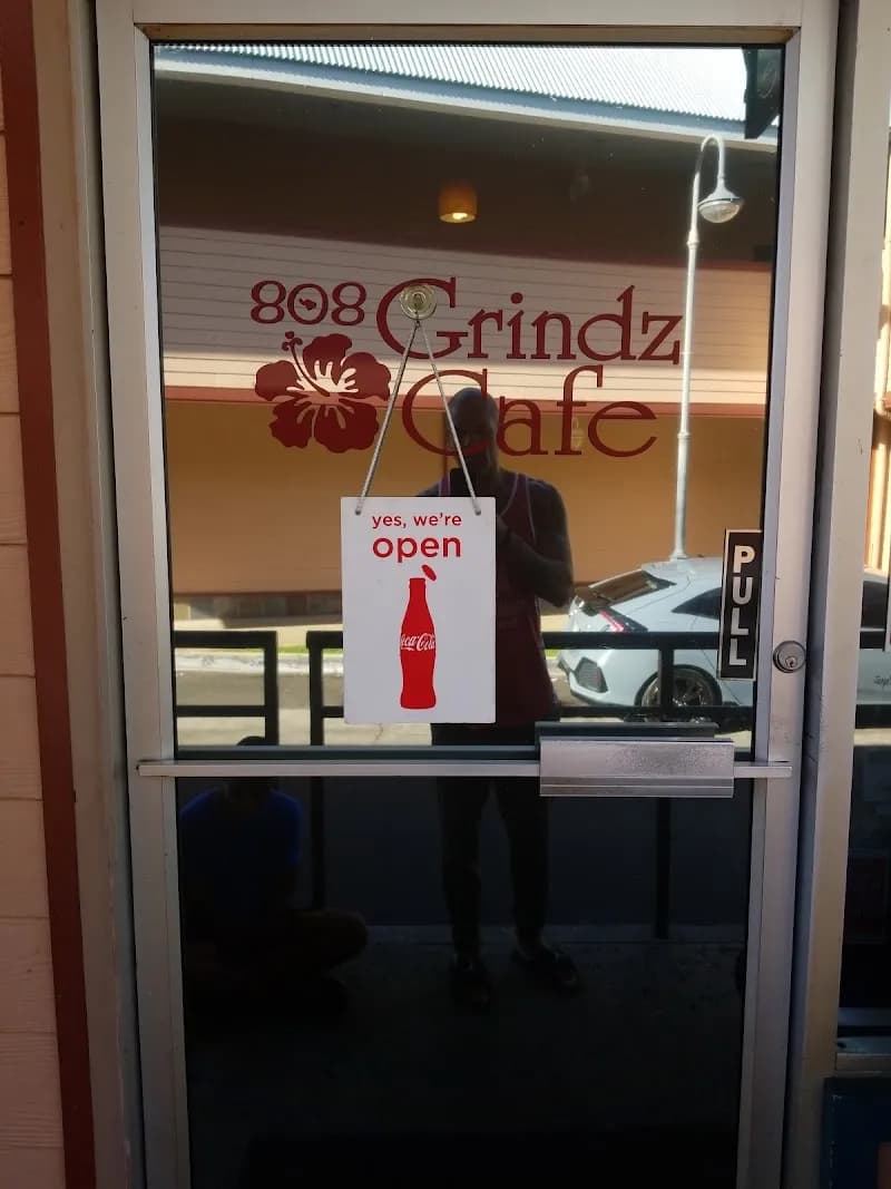 808 Grindz Cafe Cafes in Maui, HI