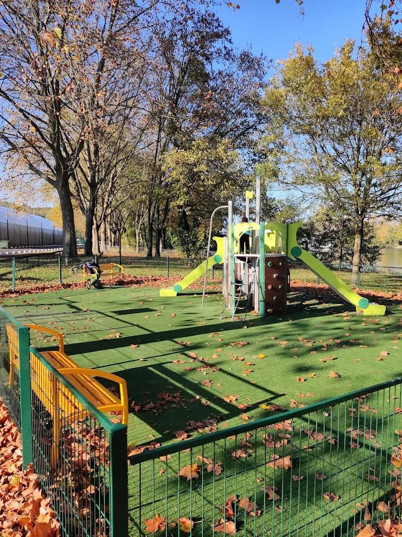 View of Aire de jeux in Evry, IDF