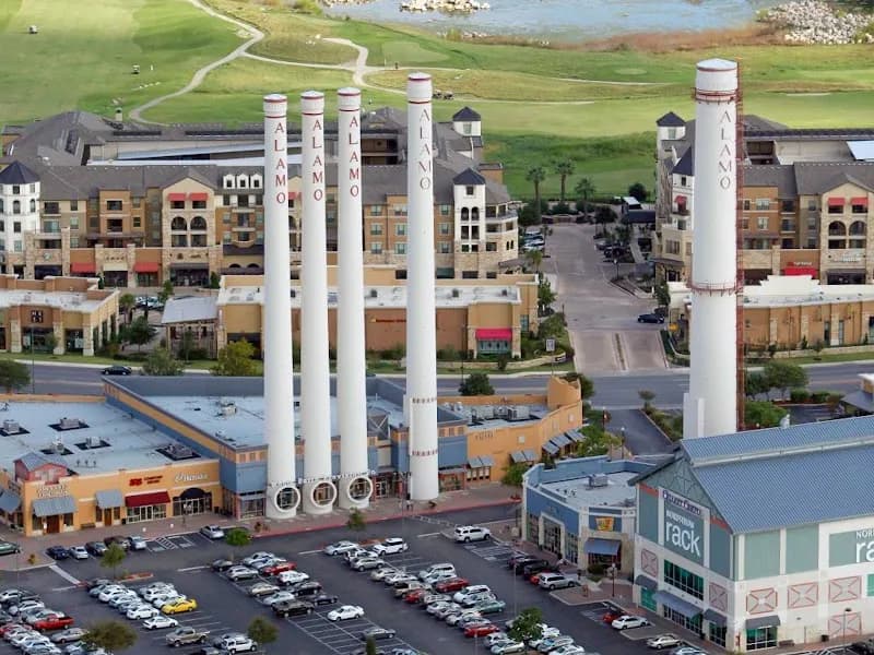 Alamo Quarry Market shopping mall in Alamo Heights, TX