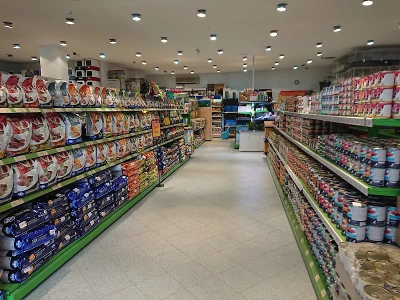 View of ALPHAZOO állateledel- és felszerelés áruház in Érd, Budapest