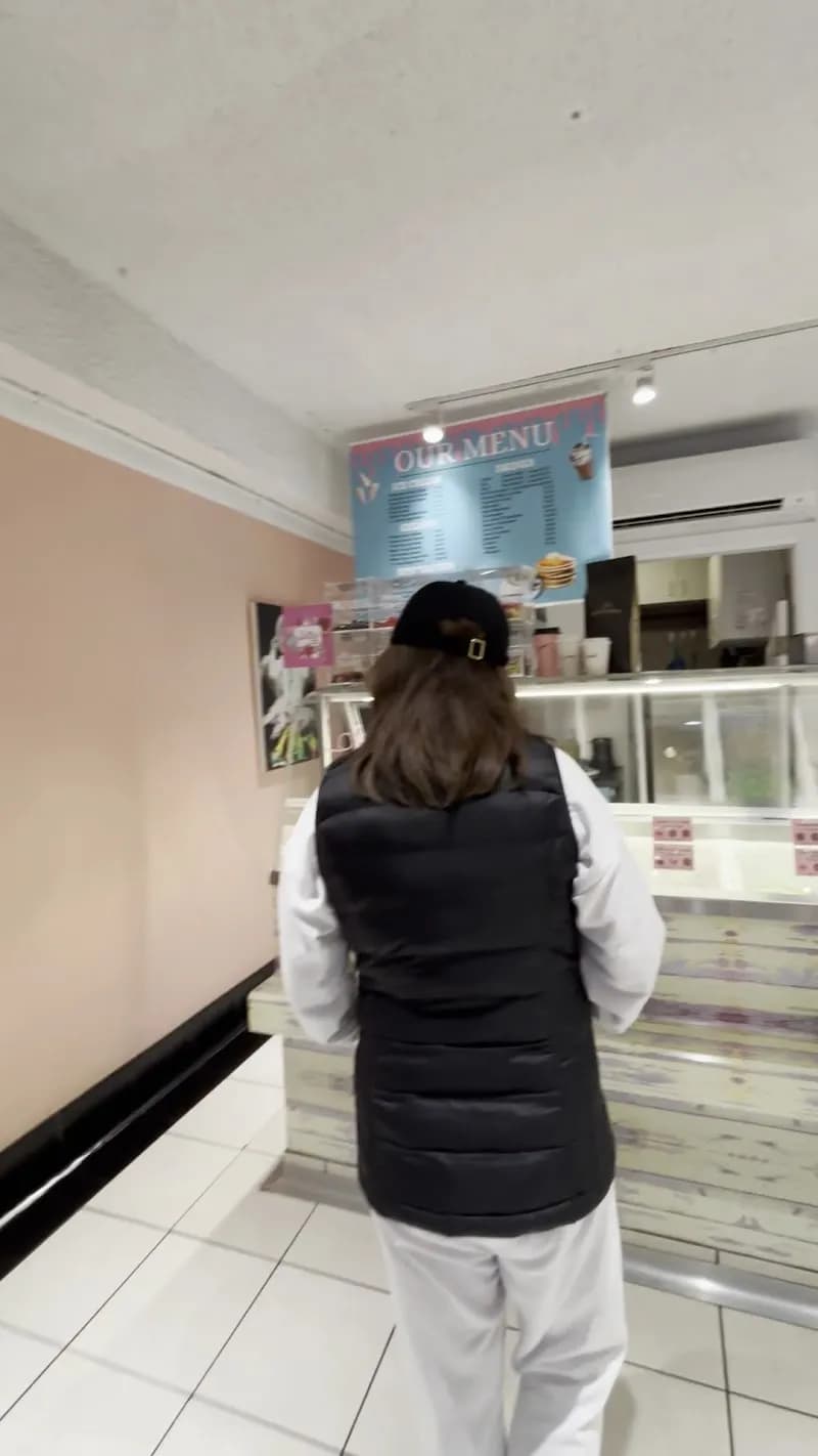 View of Al's Ice Cream Parlour in Windsor, NSW