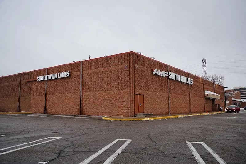 View of AMF Southtown Lanes in Bloomington, MN