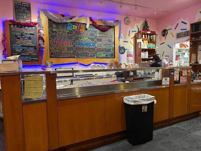 View of Amy's Ice Creams in Tarrytown, TX