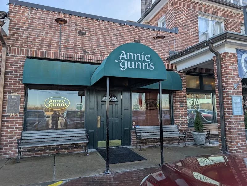 Annie Gunn's American in Maplewood, MO