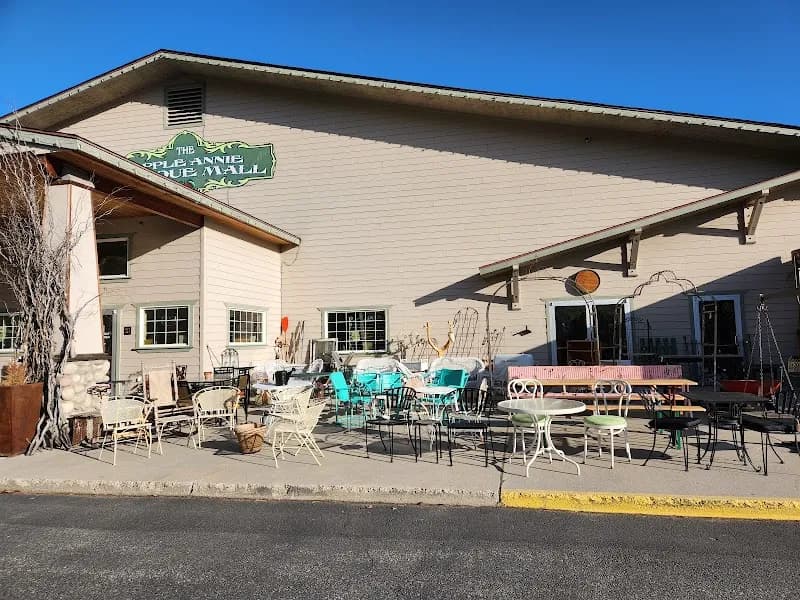 Apple Annie Antique Gallery home goods store in Leavenworth, WA