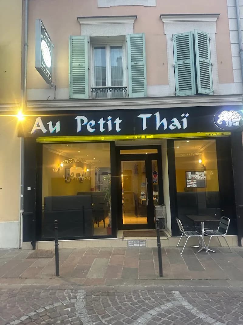 Au Petit Bistro French in Nanterre, IDF