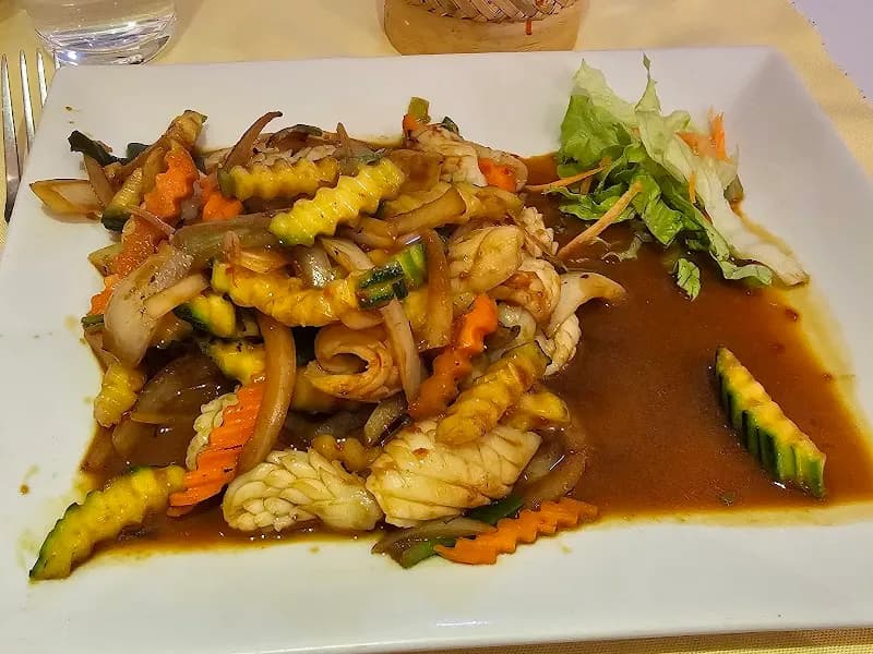 View of Au Petit Bistro in Nanterre, IDF