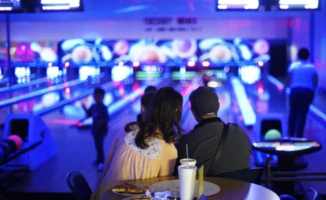B & B Bowling Lanes bowling alley in Fayetteville, NC
