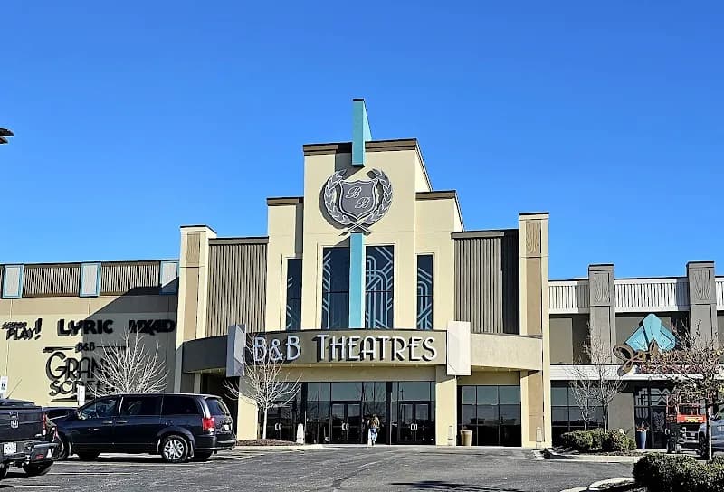 View of B&B Theatres Liberty Cinema 12 in Liberty, MO