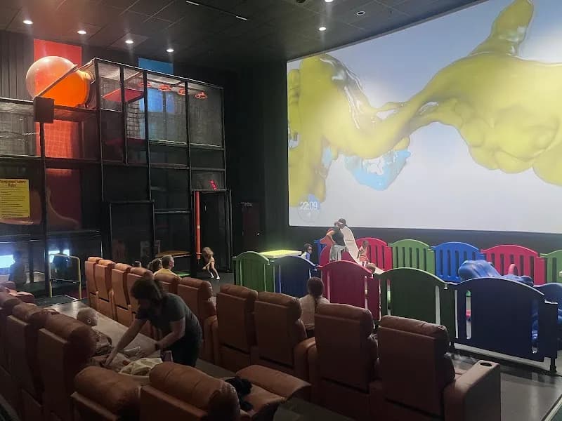 View of B&B Theatres Liberty Cinema 12 in Liberty, MO