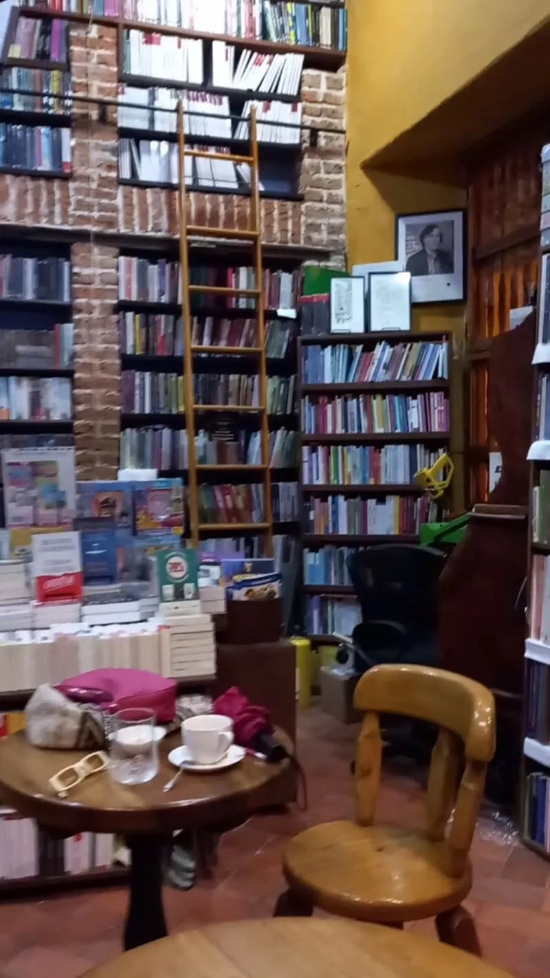 View of Ábaco Libros y Café in Arroyo Grande, Bolivar