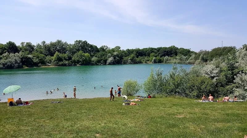 View of Badeteich Süßenbrunn in Floridsdorf, VIE