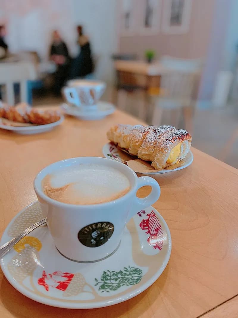 View of Bar Caffè del Centro in Marino, Lazio
