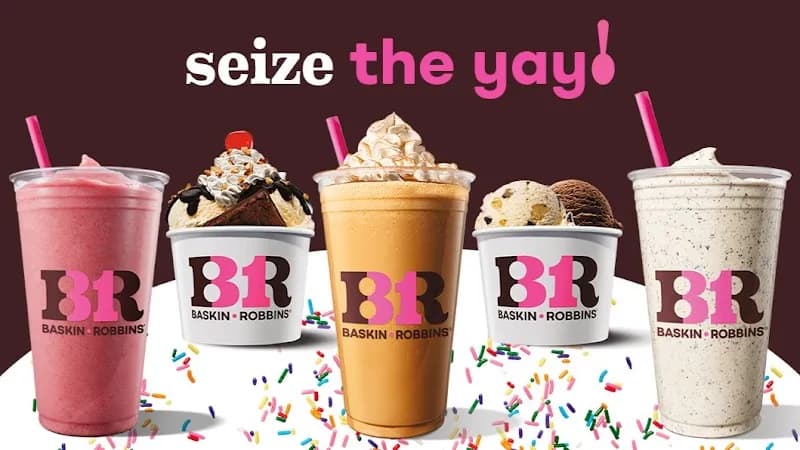 View of Baskin Robbins in Solana Beach, CA