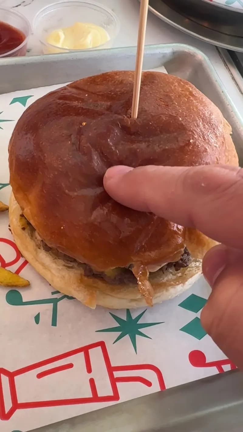 View of Beeves Burger & Steakhouse in Pendik, Istanbul