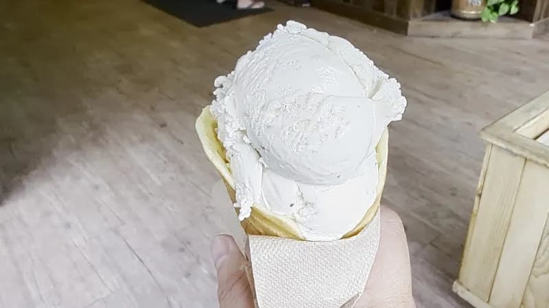 View of Betty Rae's Ice Cream in Lee's Summit, MO