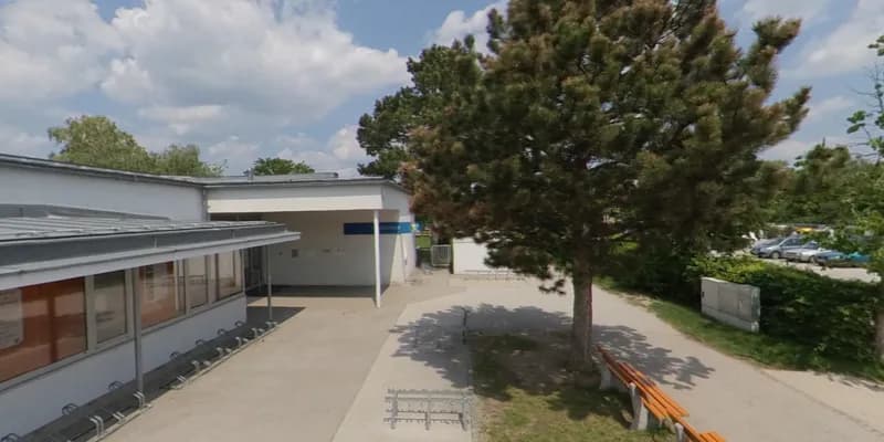 View of Biblio-thek Groß-Enzersdorf (Local Library) in Groß-Enzersdorf, VIE
