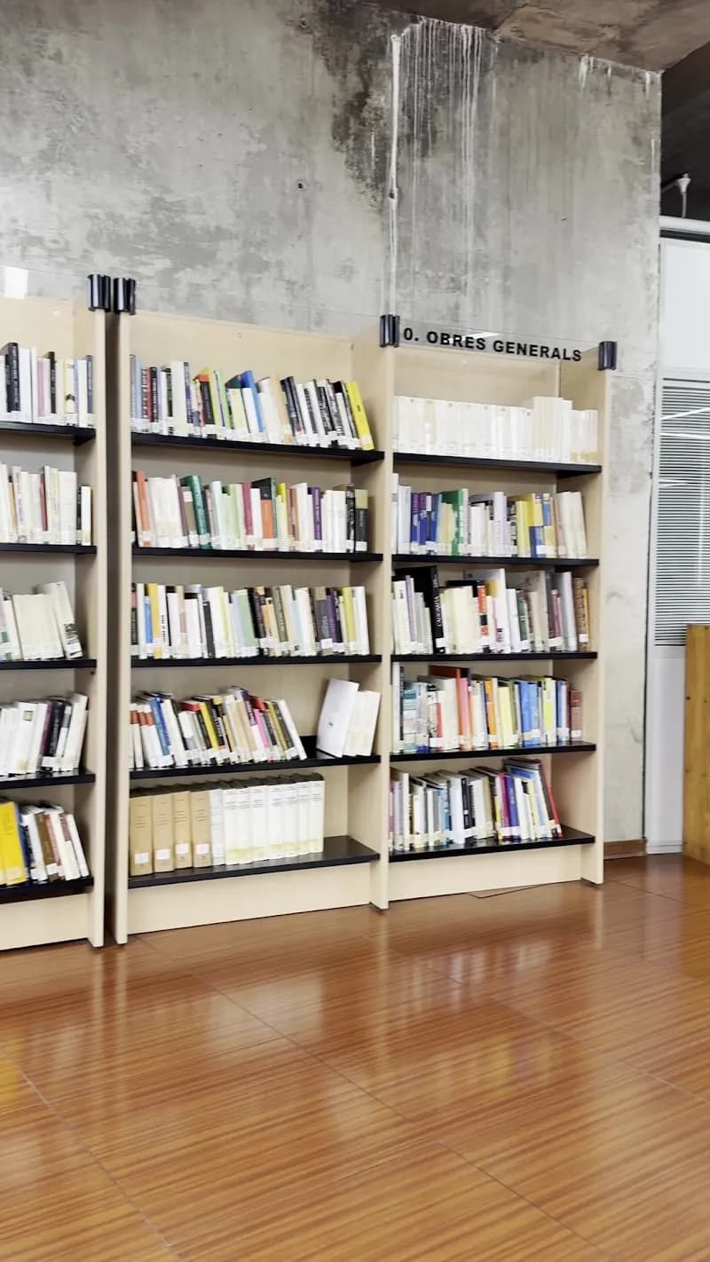 View of Biblioteca Municipal de Paterna in Paterna, V