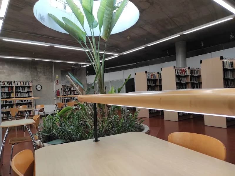 View of Biblioteca Municipal de Paterna in Paterna, V