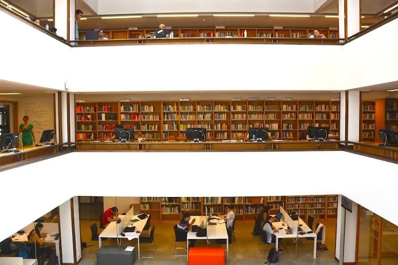 View of Biblioteca Municipal Doutor José Vieira de Carvalho in Maia, Porto
