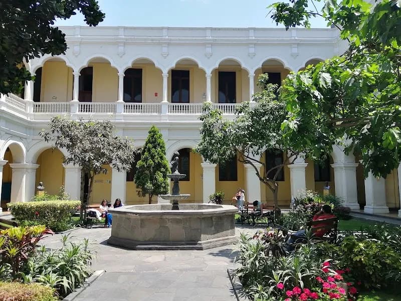 Biblioteca Pública Miraflores bookstore in Lima, LIM