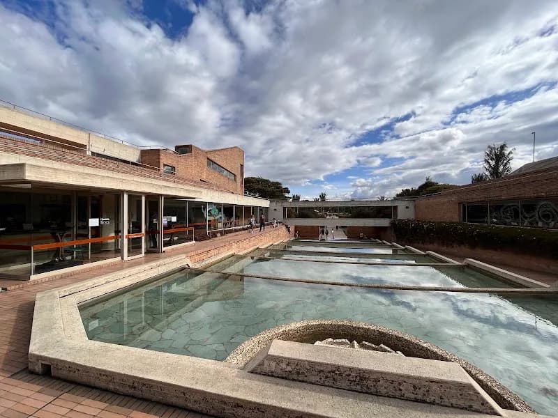 View of Biblioteca Pública Virgilio Barco in Teusaquillo, CD
