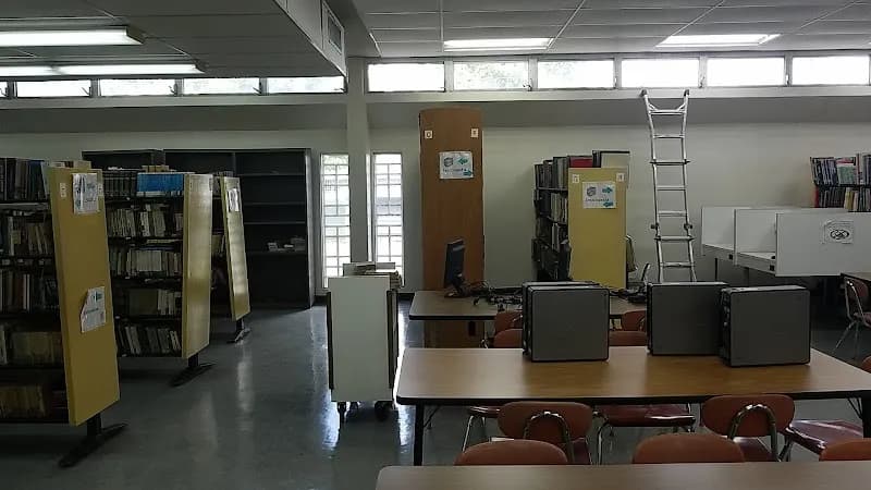 View of Biblioteca Publica TOA BAJA in Toa Baja, PR