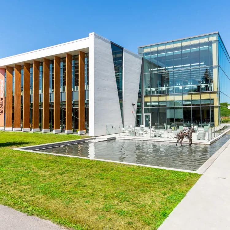 Bibliothèque Paul-Mercier library in Blainville, QC