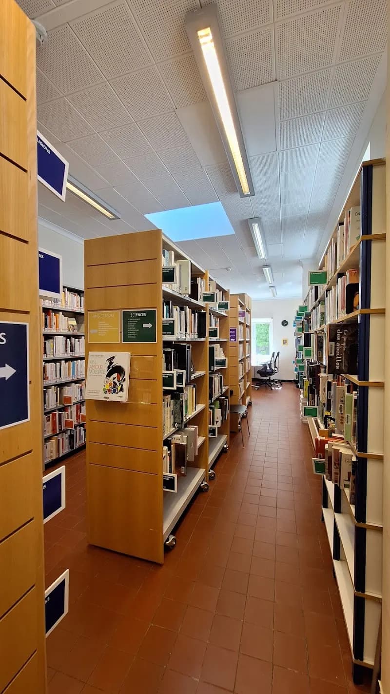 View of Bibliothèque Uccle (Uccle Library) in Uccle, BRU