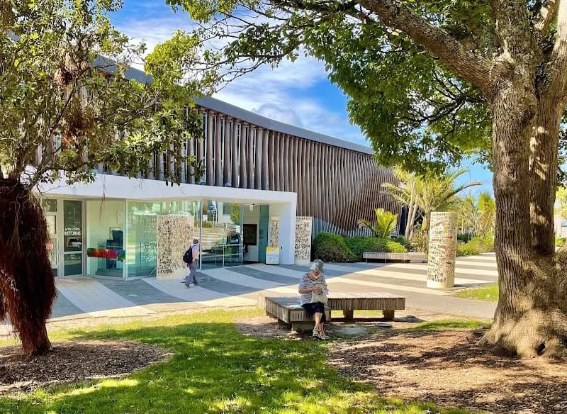 View of Birkenhead Library in Kawai Purapura, AKL