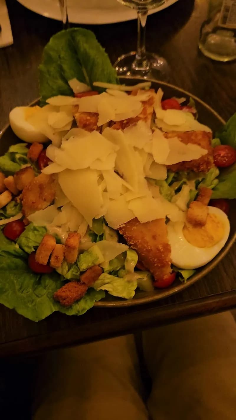 View of Bouffettes Café in Neuilly-sur-Seine, IDF