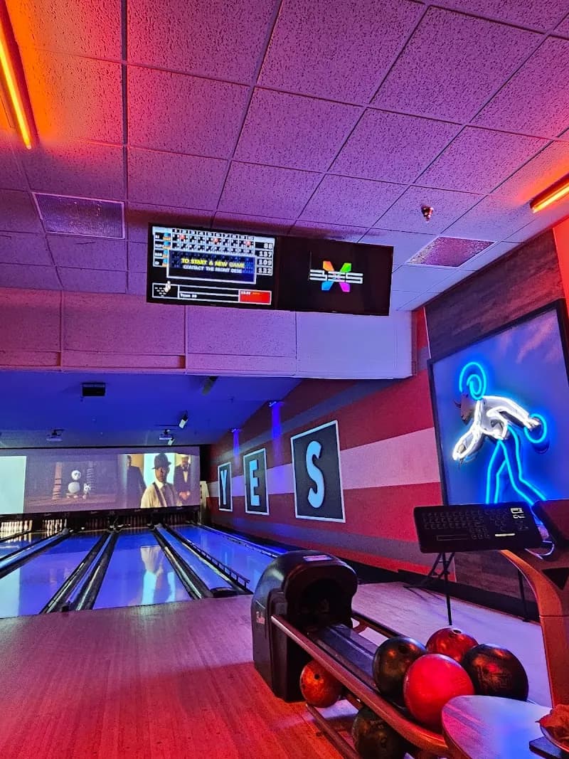 View of Bowlero Aurora in Aurora, CO