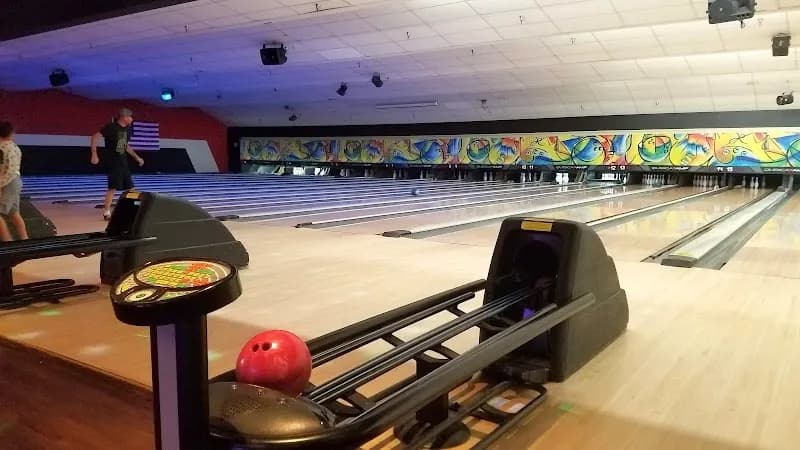 Bowlero Bakersfield bowling alley in Bakersfield, CA