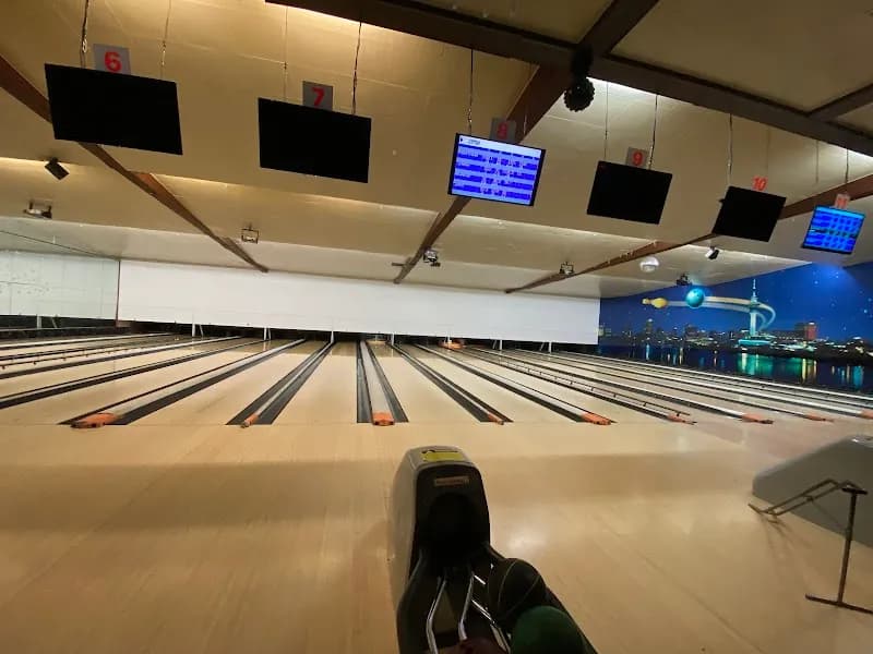 Bowling Barn bowling in Auckland, AKL