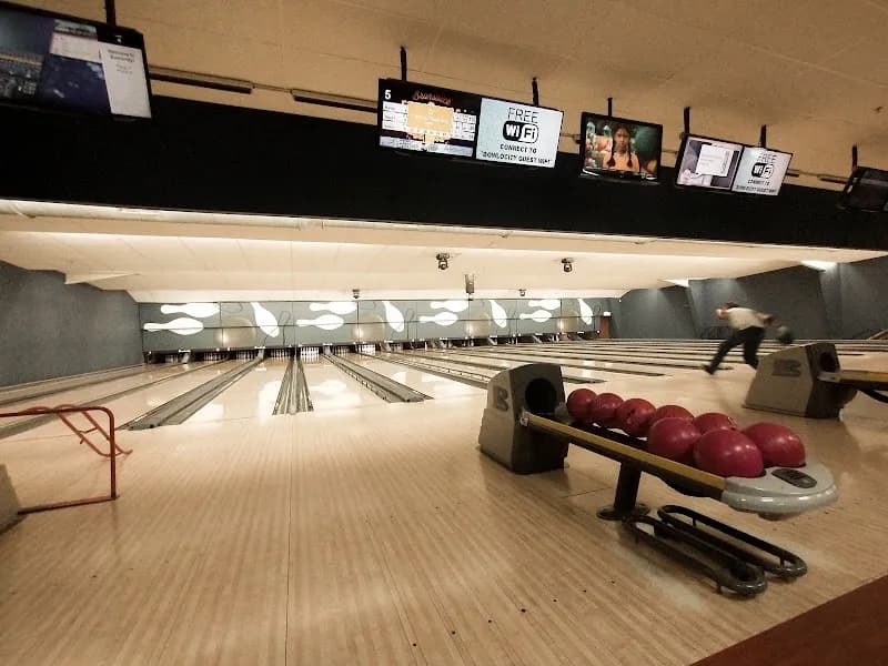 View of Bowlocity Entertainment Center in Rochester, MN