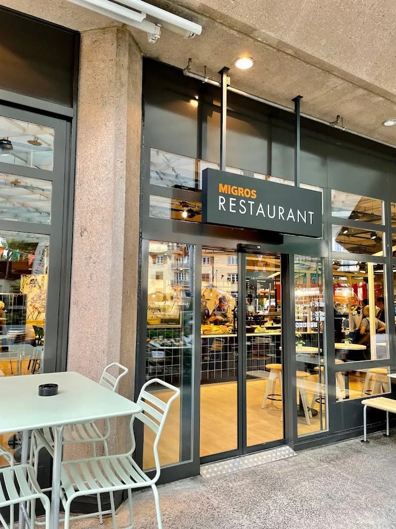 View of Brunaupark in Wiedikon, ZH