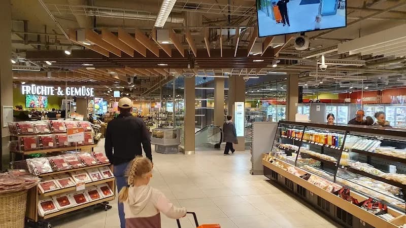 View of Brunaupark in Wiedikon, ZH