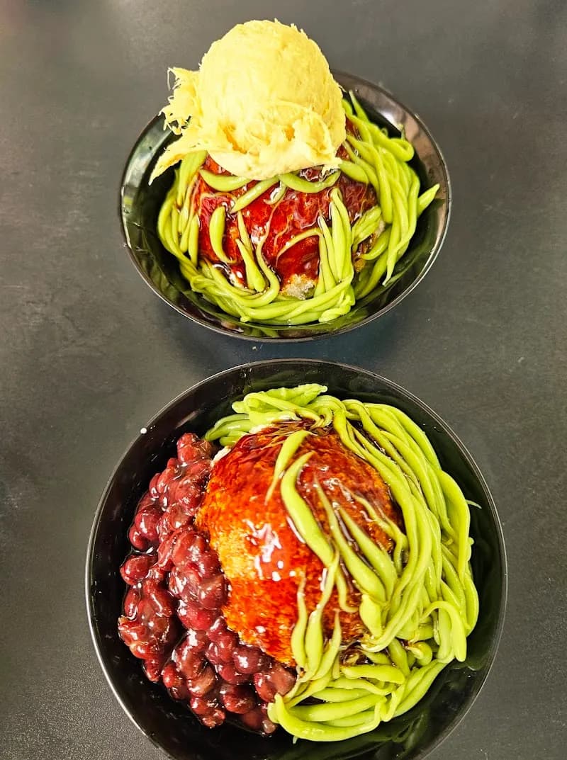 View of Bukit Timah Market & Food Centre in Bukit Timah, SG