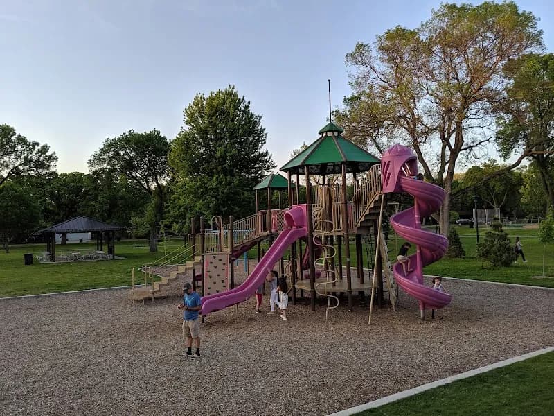 Burnes Park park in Hopkins, MN