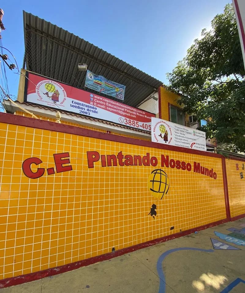 C.E. Painting Our World primary school in Ramos, RJ