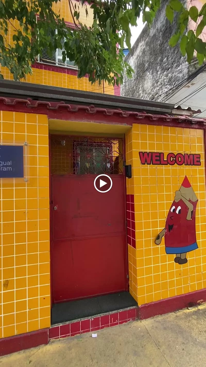 View of C.E. Painting Our World in Ramos, RJ