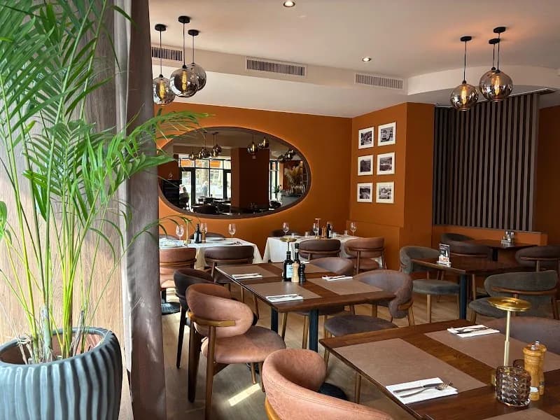 View of Café Altstetten in Altstetten, ZH