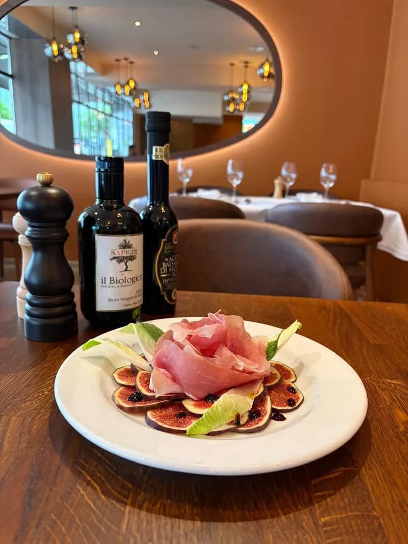 View of Café Altstetten in Altstetten, ZH