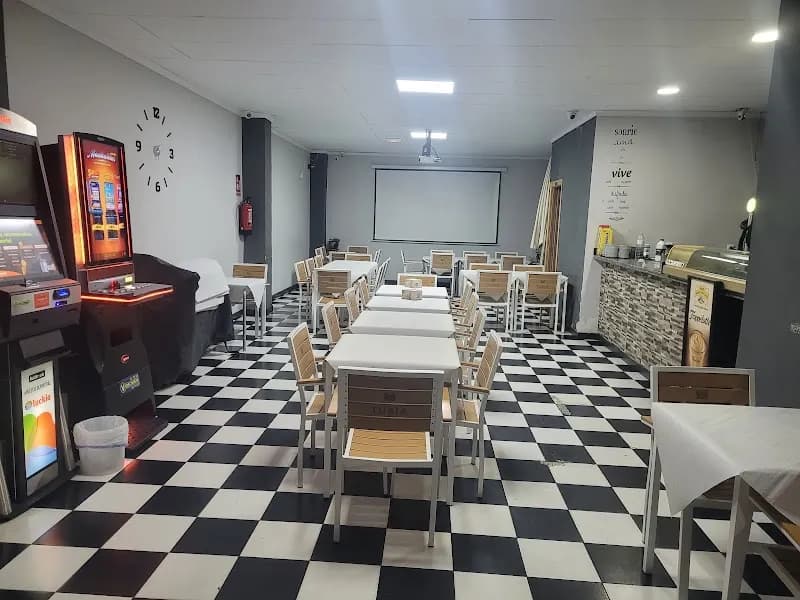 View of Café El Jardín in Chiva, V