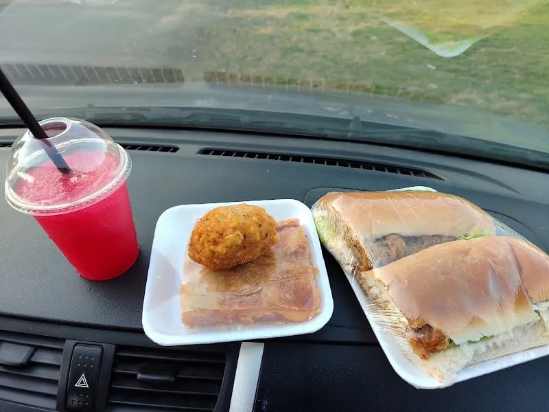 View of Café Familiar Reus in Barrio Reus, MVD