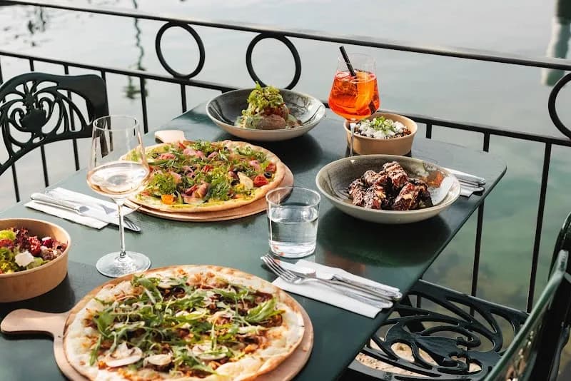 View of Café Seeterrasse in Küsnacht, ZH