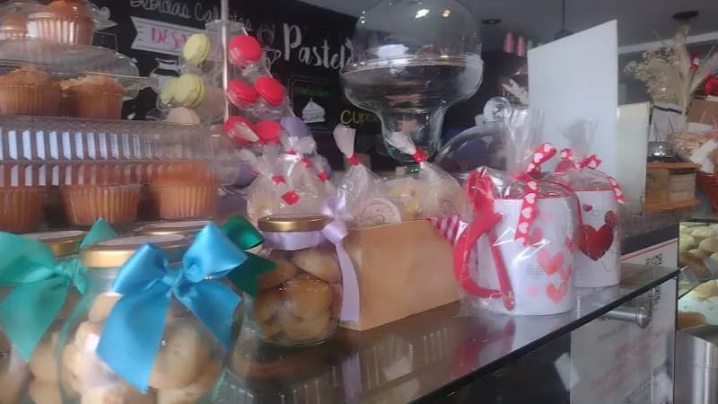 View of Café y Pastelería Familiar in Barrios Unidos, CD