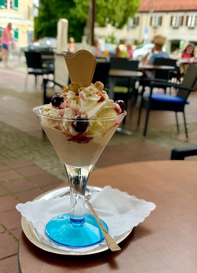 View of Cafe Waldeck in Pullach im Isartal, BY