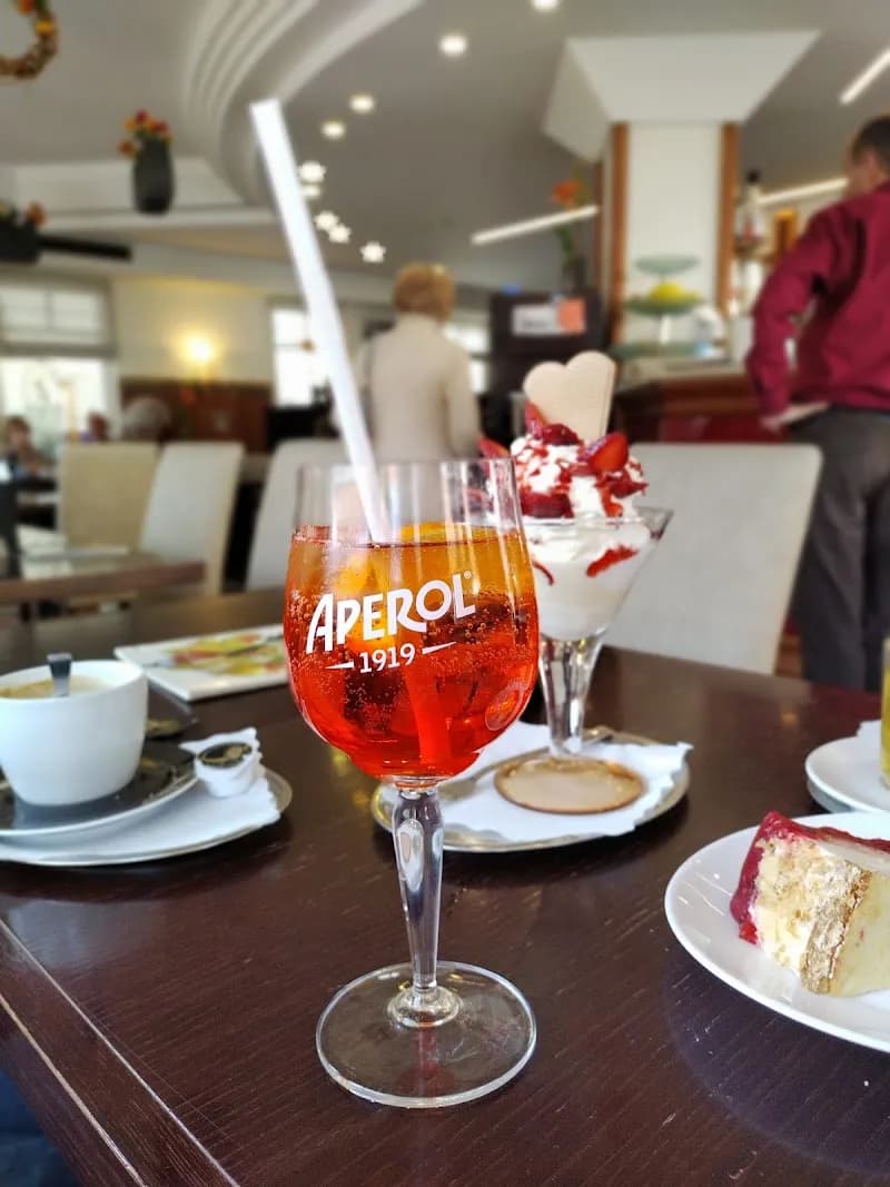 View of Cafe Waldeck in Pullach im Isartal, BY