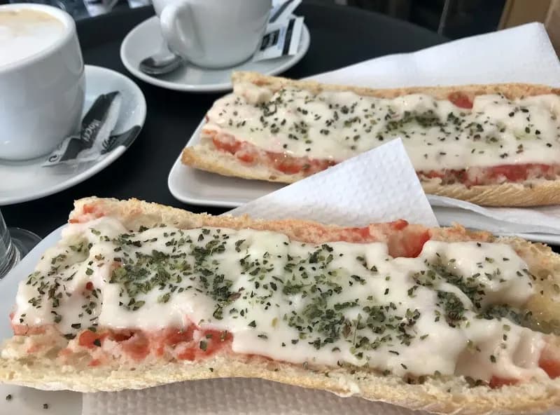 View of Cafetería El Árbol in Riba-roja de Túria, V